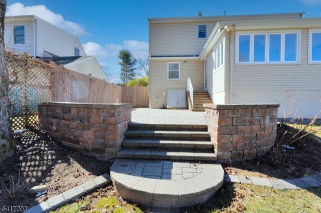 12 Wilson Ter, Waldwick Boro, NJ 07463