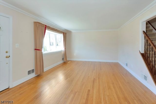 12 Wilson Ter, Waldwick Boro, NJ 07463