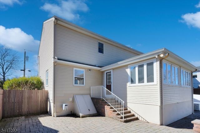 12 Wilson Ter, Waldwick Boro, NJ 07463