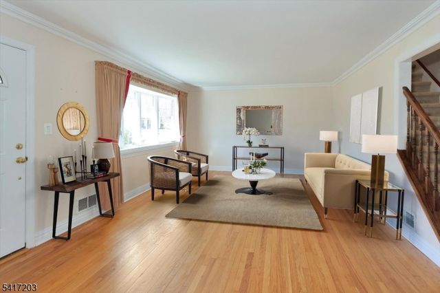 12 Wilson Ter, Waldwick Boro, NJ 07463