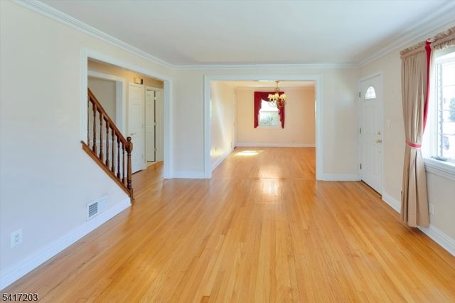 12 Wilson Ter, Waldwick Boro, NJ 07463