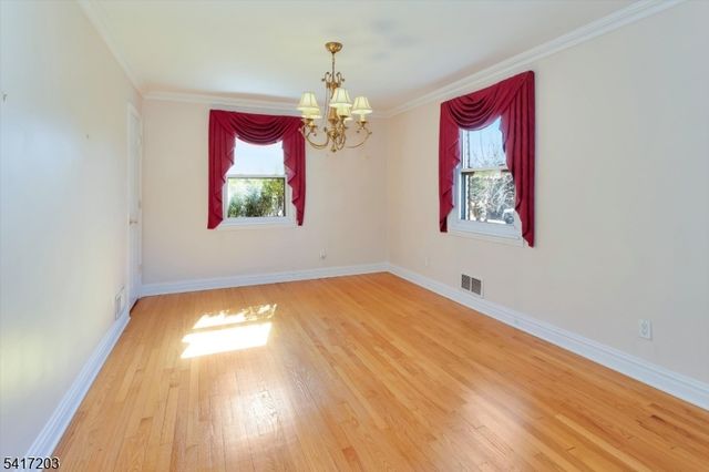 12 Wilson Ter, Waldwick Boro, NJ 07463