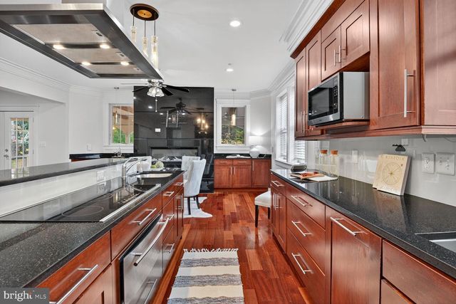 9715 SINGLETON DR, Bethesda, MD 20817