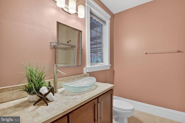 9715 SINGLETON DR, Bethesda, MD 20817