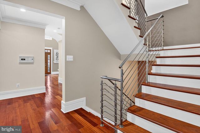 9715 SINGLETON DR, Bethesda, MD 20817