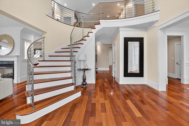 9715 SINGLETON DR, Bethesda, MD 20817