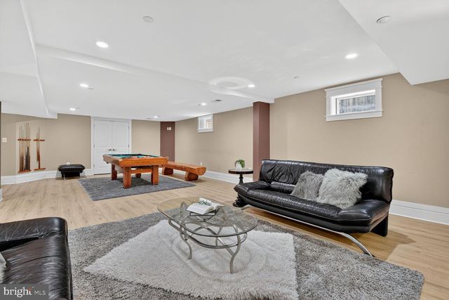 9715 SINGLETON DR, Bethesda, MD 20817