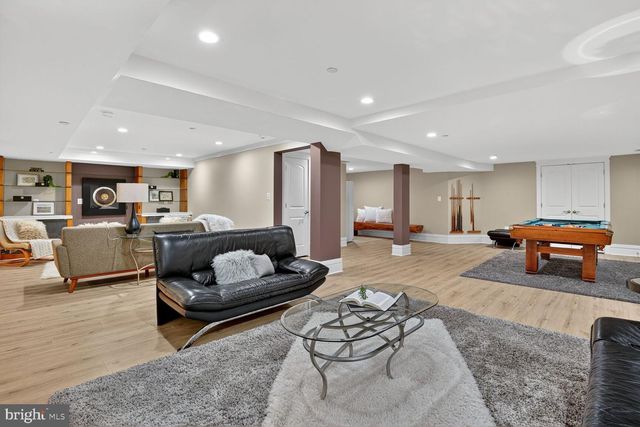 9715 SINGLETON DR, Bethesda, MD 20817