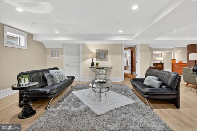 9715 SINGLETON DR, Bethesda, MD 20817