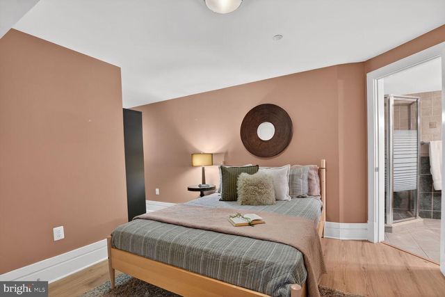 9715 SINGLETON DR, Bethesda, MD 20817