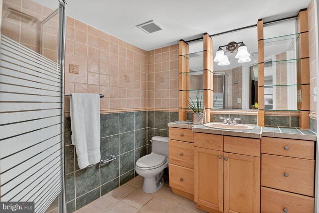 9715 SINGLETON DR, Bethesda, MD 20817