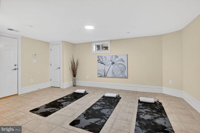 9715 SINGLETON DR, Bethesda, MD 20817