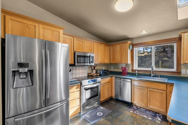 5800 NW 66th Lane, Redmond, OR 97756