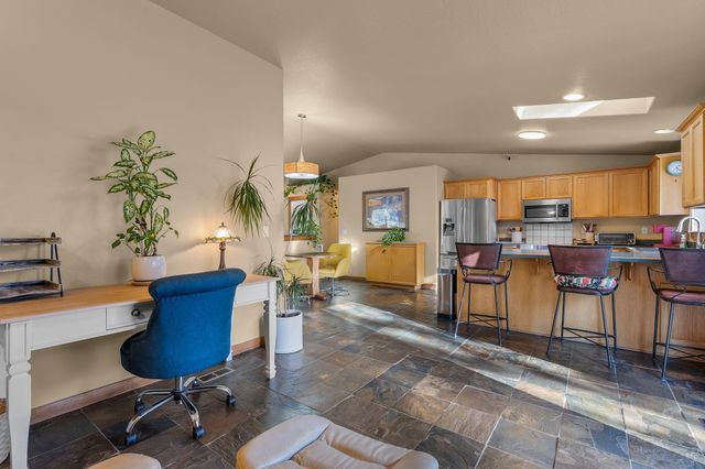 5800 NW 66th Lane, Redmond, OR 97756