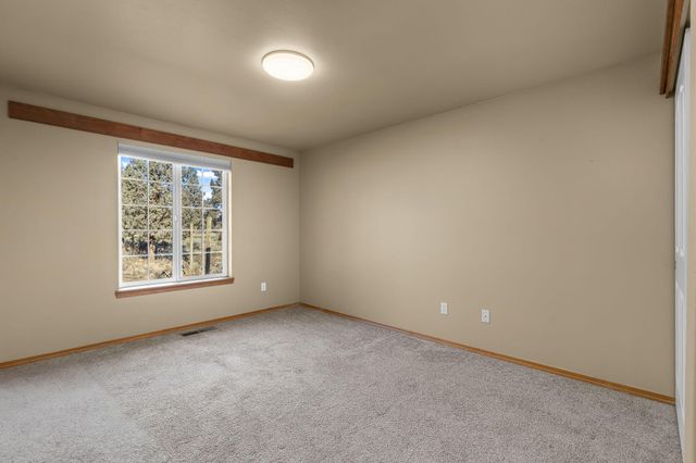 5800 NW 66th Lane, Redmond, OR 97756