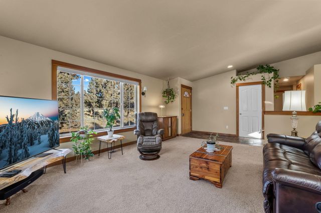 5800 NW 66th Lane, Redmond, OR 97756