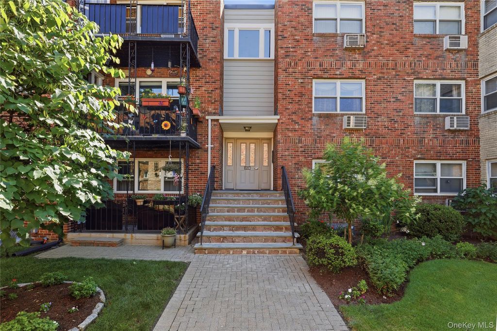 152 B N Broadway 2E, White Plains, NY 10603 — photo 2