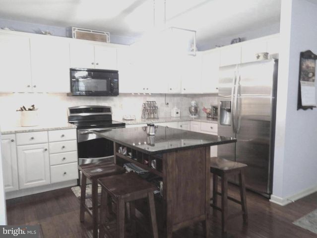 112 SUTHERLAND RD, Lancaster, PA 17603