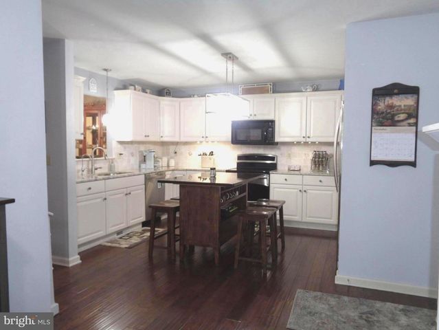 112 SUTHERLAND RD, Lancaster, PA 17603