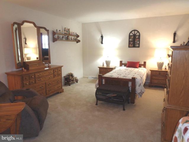 112 SUTHERLAND RD, Lancaster, PA 17603