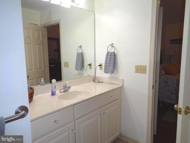 112 SUTHERLAND RD, Lancaster, PA 17603