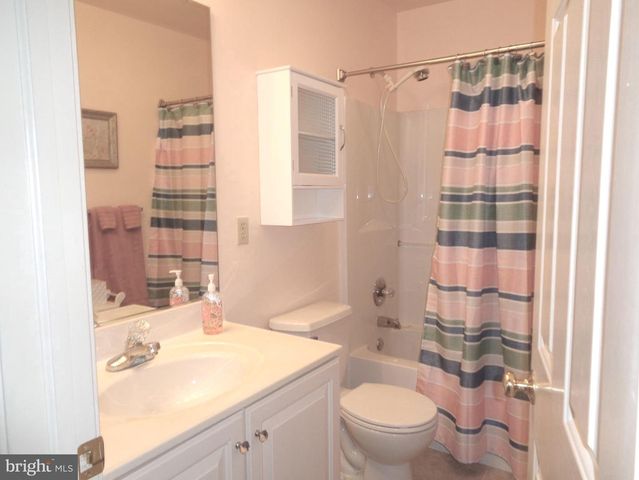112 SUTHERLAND RD, Lancaster, PA 17603