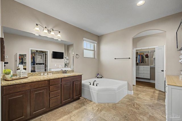1795 Brightleaf Cir, Cantonment, FL 32533
