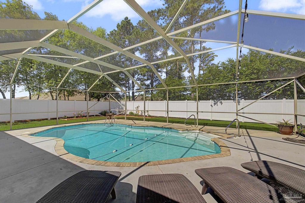 1795 Brightleaf Cir, Cantonment, FL 32533