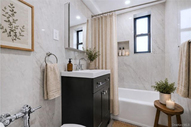 170-06 Crocheron Avenue 2E, Flushing, NY 11358
