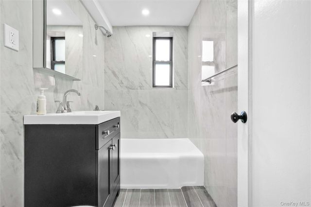170-06 Crocheron Avenue 2E, Flushing, NY 11358