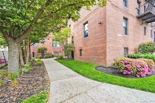 170-06 Crocheron Avenue 2E, Flushing, NY 11358