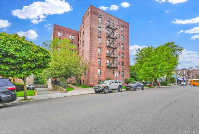 170-06 Crocheron Avenue 2E, Flushing, NY 11358