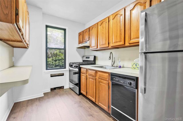 170-06 Crocheron Avenue 2E, Flushing, NY 11358