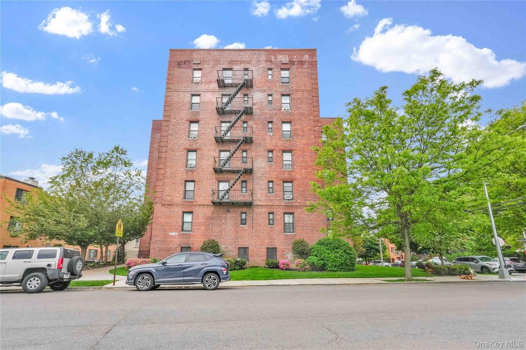 170-06 Crocheron Avenue 2E, Flushing, NY 11358