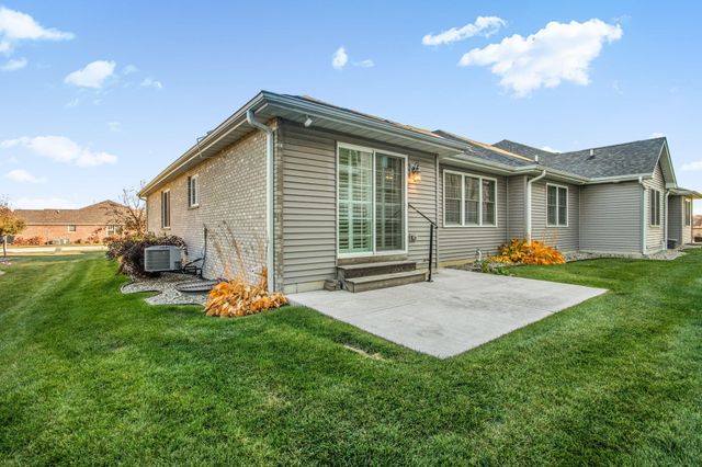 2331 Waterford Circle W, Schererville, IN 46375