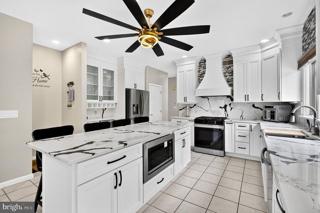 15 SCENIC DR, Ewing, NJ 08628