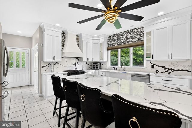 15 SCENIC DR, Ewing, NJ 08628