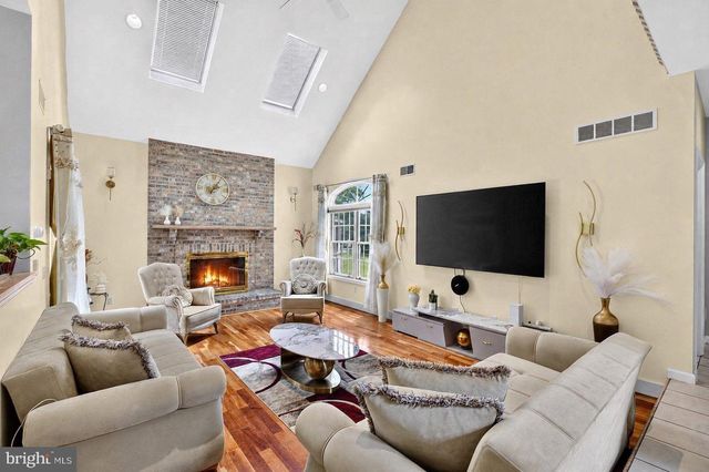 15 SCENIC DR, Ewing, NJ 08628