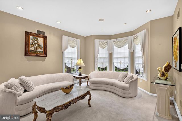 15 SCENIC DR, Ewing, NJ 08628