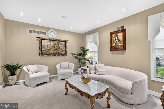 15 SCENIC DR, Ewing, NJ 08628