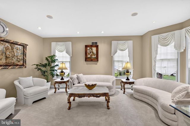 15 SCENIC DR, Ewing, NJ 08628