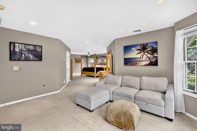 15 SCENIC DR, Ewing, NJ 08628