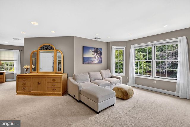 15 SCENIC DR, Ewing, NJ 08628
