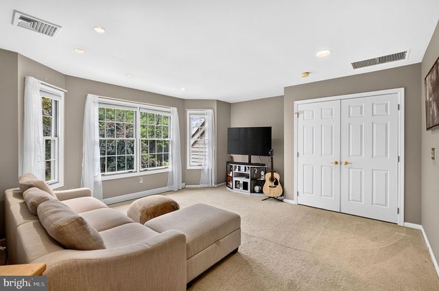 15 SCENIC DR, Ewing, NJ 08628