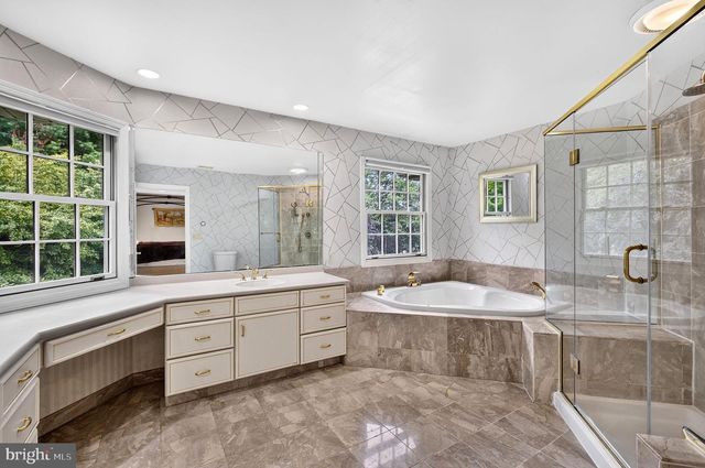 15 SCENIC DR, Ewing, NJ 08628