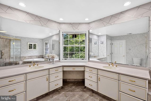 15 SCENIC DR, Ewing, NJ 08628