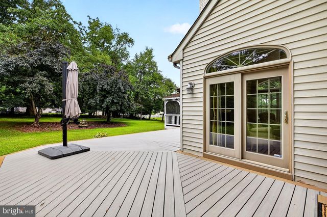 15 SCENIC DR, Ewing, NJ 08628