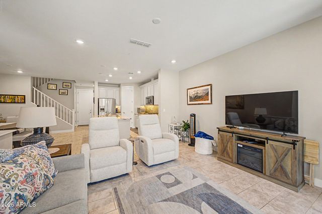 3855 S MCQUEEN Road 92, Chandler, AZ 85286