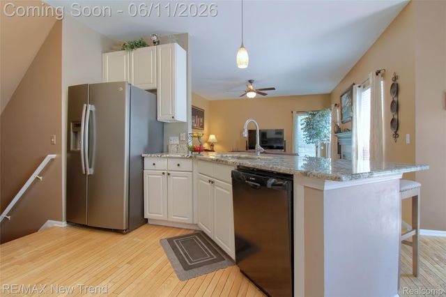 1063 Stable Lane, South Lyon, MI 48178