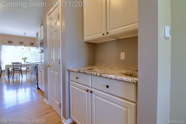1063 Stable Lane, South Lyon, MI 48178